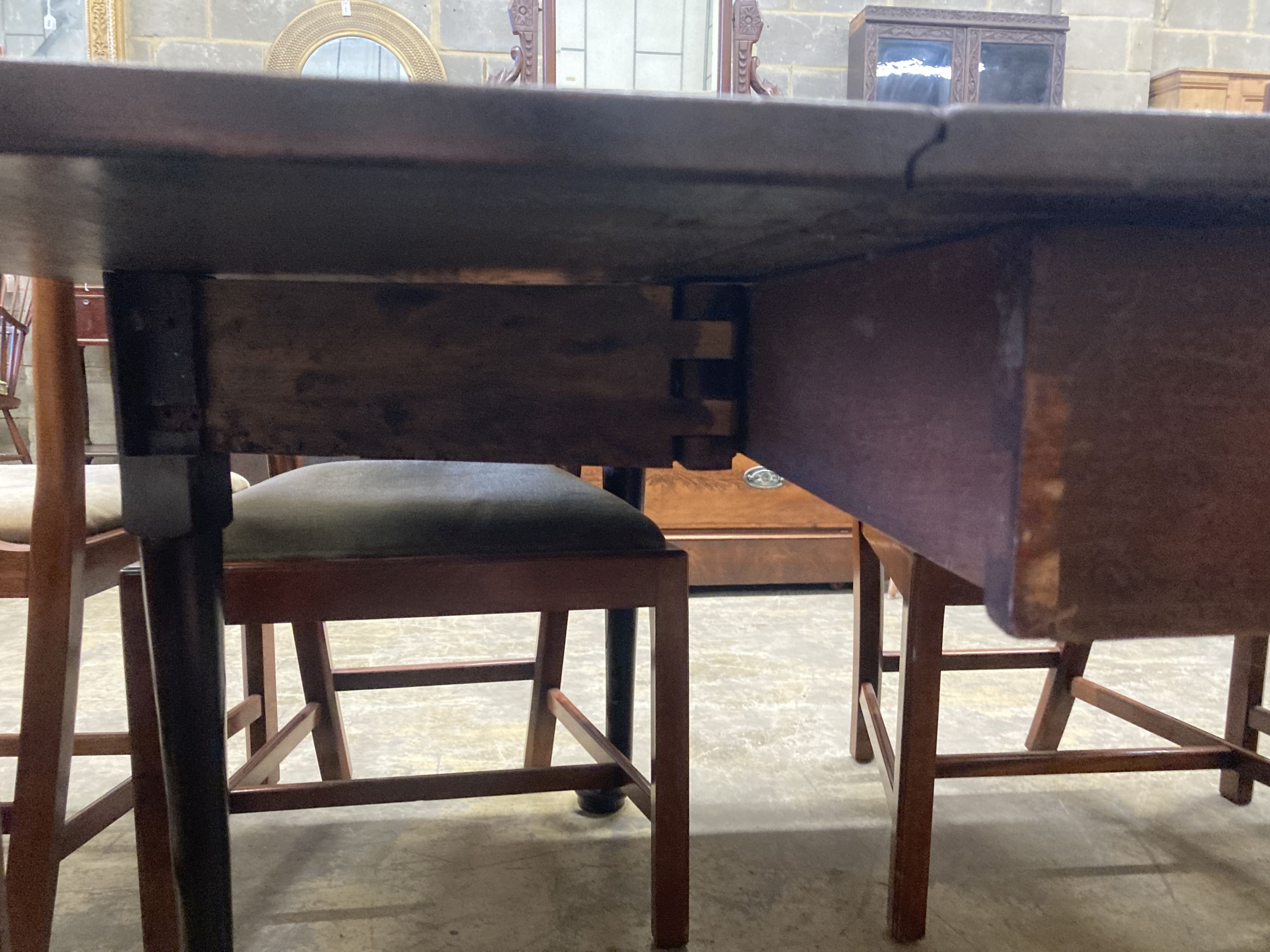 A George III mahogany gateleg table on pad feet, 136cm extended, width 113cm, height 71cm